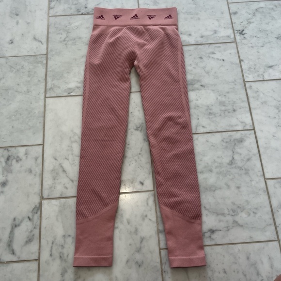 Adidas Kids Rose Leggings or underpants. Perfect for skiing. Small pull shown - Picture 1 of 3